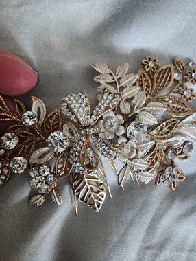 Rhinestone Floral Hair Comb - Gold & Silver